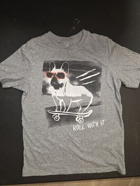 wonder nation Gray Graphic Tee with Dog Skateboard and Red Sunglasses